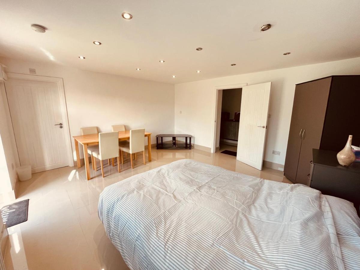 Large Studio Flat B Near Heathrow Hillingdon Esterno foto
