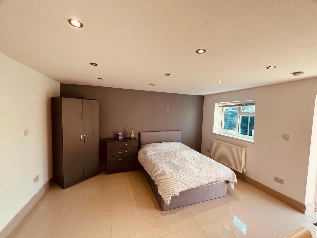 Large Studio Flat B Near Heathrow Hillingdon Esterno foto