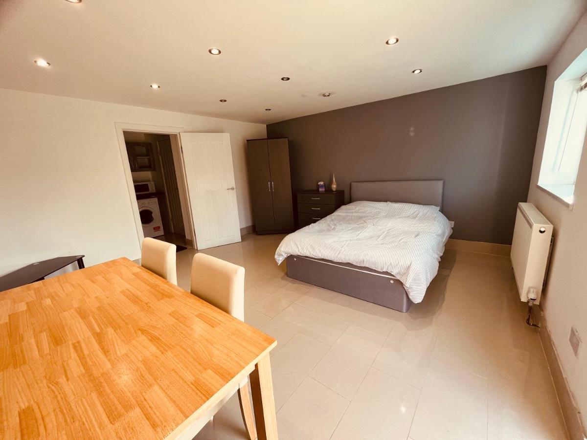 Large Studio Flat B Near Heathrow Hillingdon Esterno foto