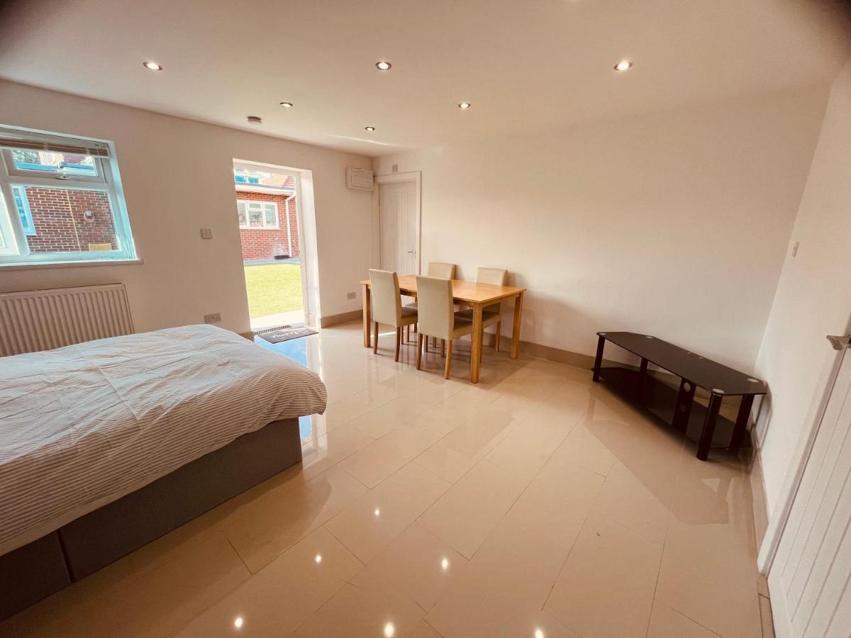 Large Studio Flat B Near Heathrow Hillingdon Esterno foto